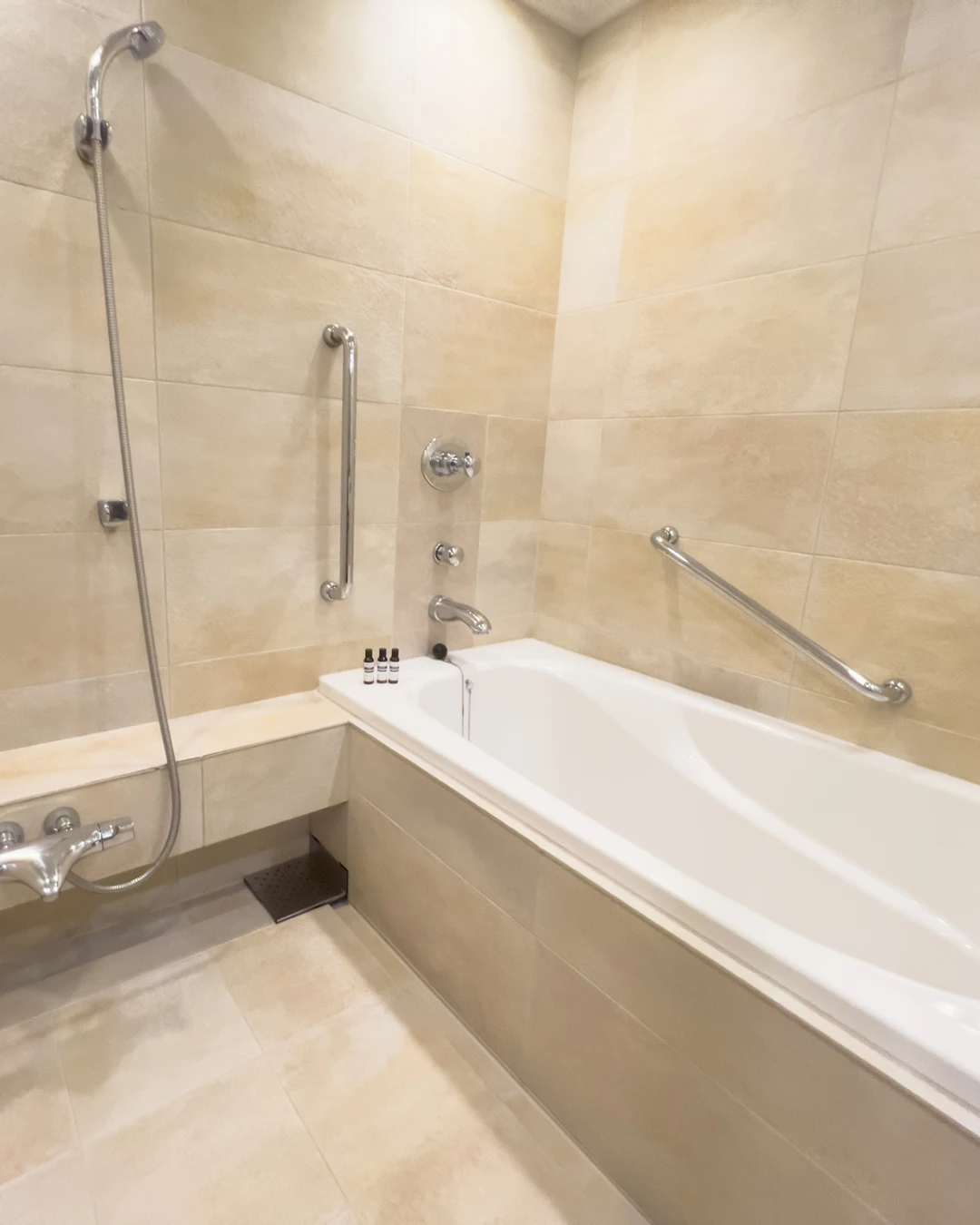 モダンなバスルーム