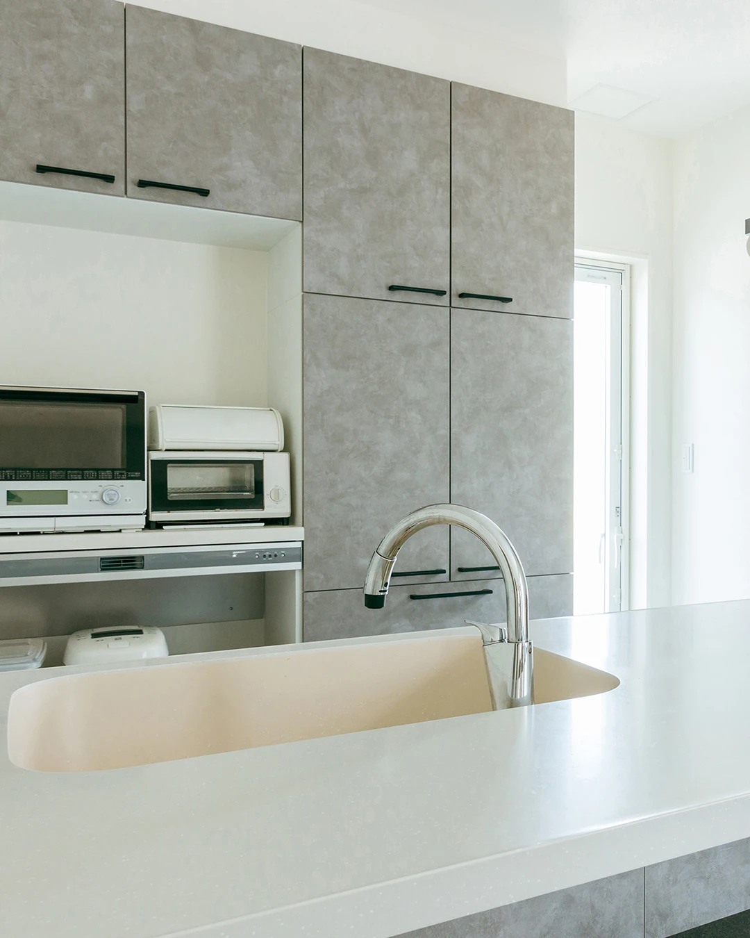 清潔感のあるモダンキッチン