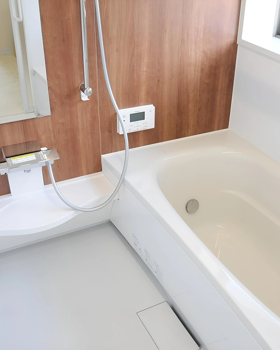 モダンなバスルームと給湯設備